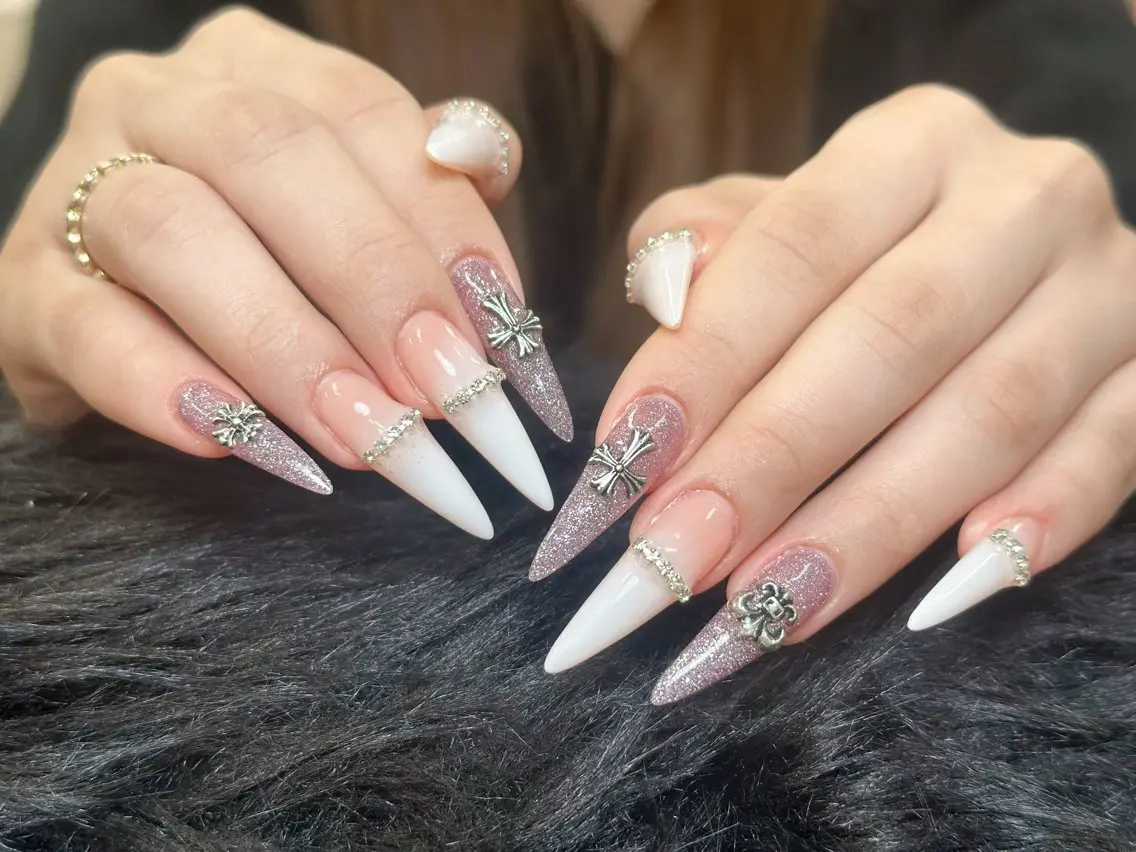 ネイル チークネイル ドット フレンチネイル グラデーション 韓国ネイル ハンドネイル Lisa Nail Salonのネイルデザイン