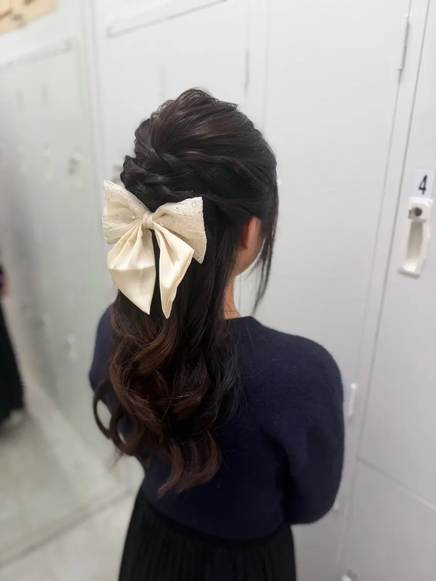 ヘアアレンジ ヘアセット YUNA🩵髪質改善 🩵ベージュカラーのヘアスタイル