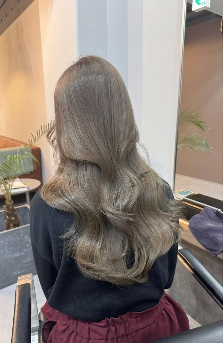 ミディアム カラー カット ヘアカラー トリートメント レイヤーカット 西村あきやのヘアスタイル