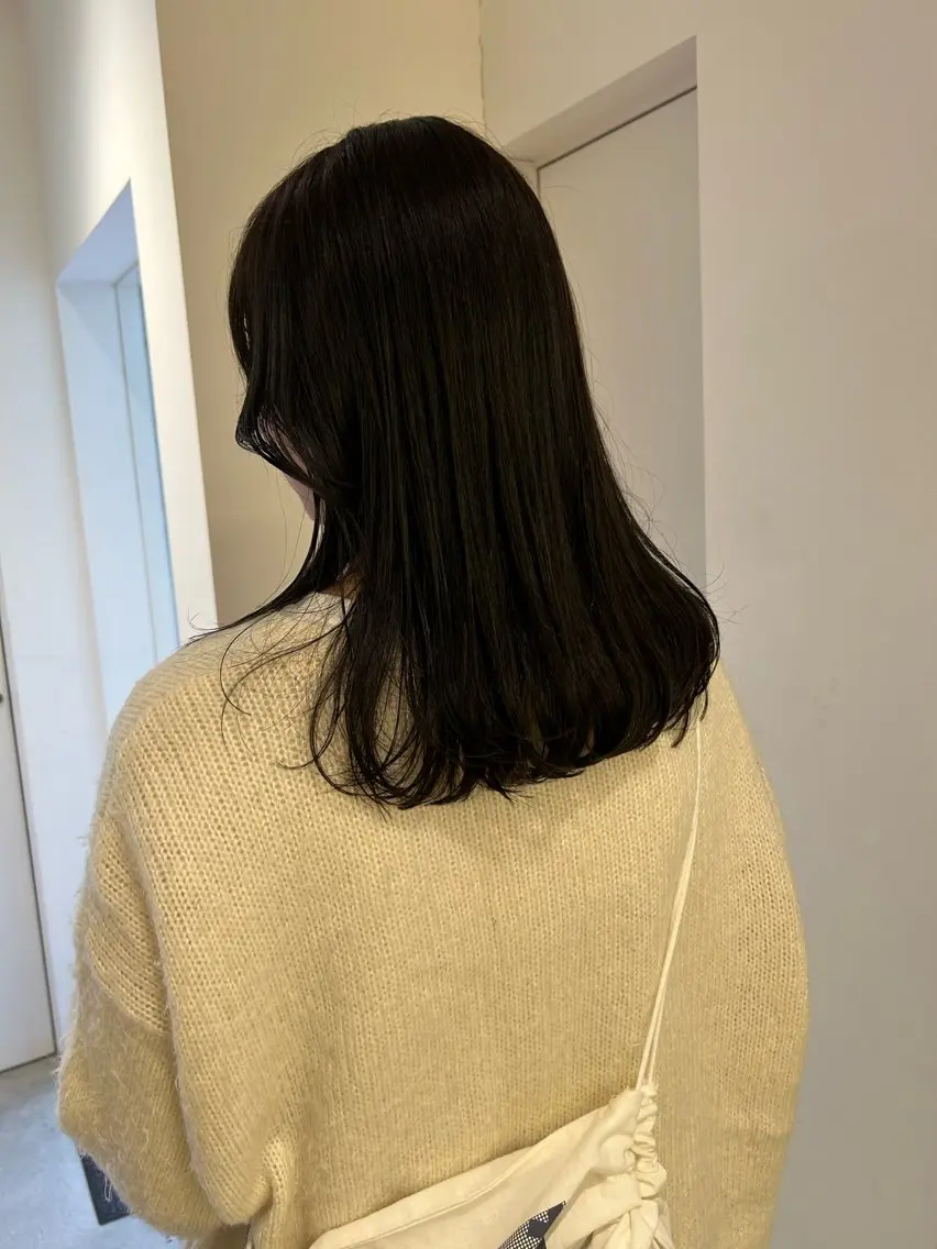 ミディアム カラー グレージュ 、 、のヘアスタイル