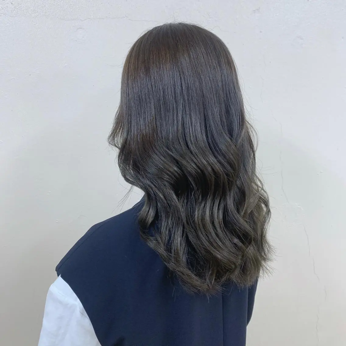 セミロング ブリーチカラー 🩵MIZUKIのヘアスタイル