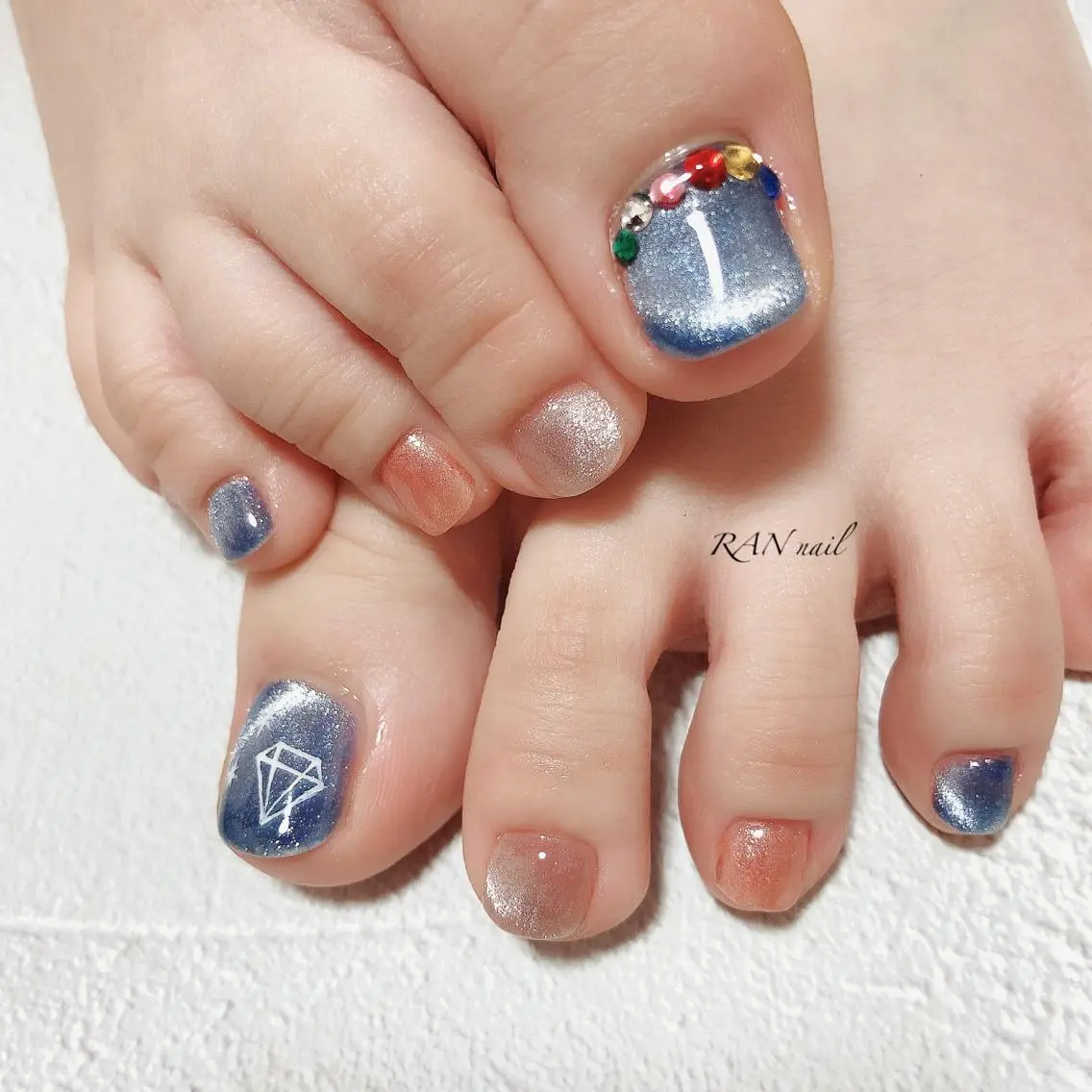 ネイル ブルー キラキラネイル オフィスネイル 春ネイル ストーンネイル ハンドネイル フットネイル RAN nailのネイルデザイン