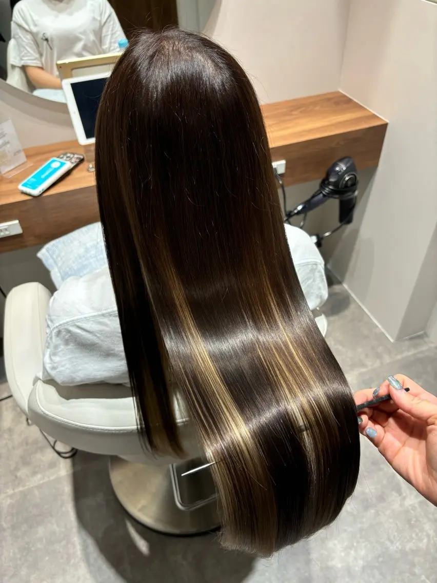 ロング ヘアカラー トリートメント 美髪ヘア 🤍erikaのヘアスタイル