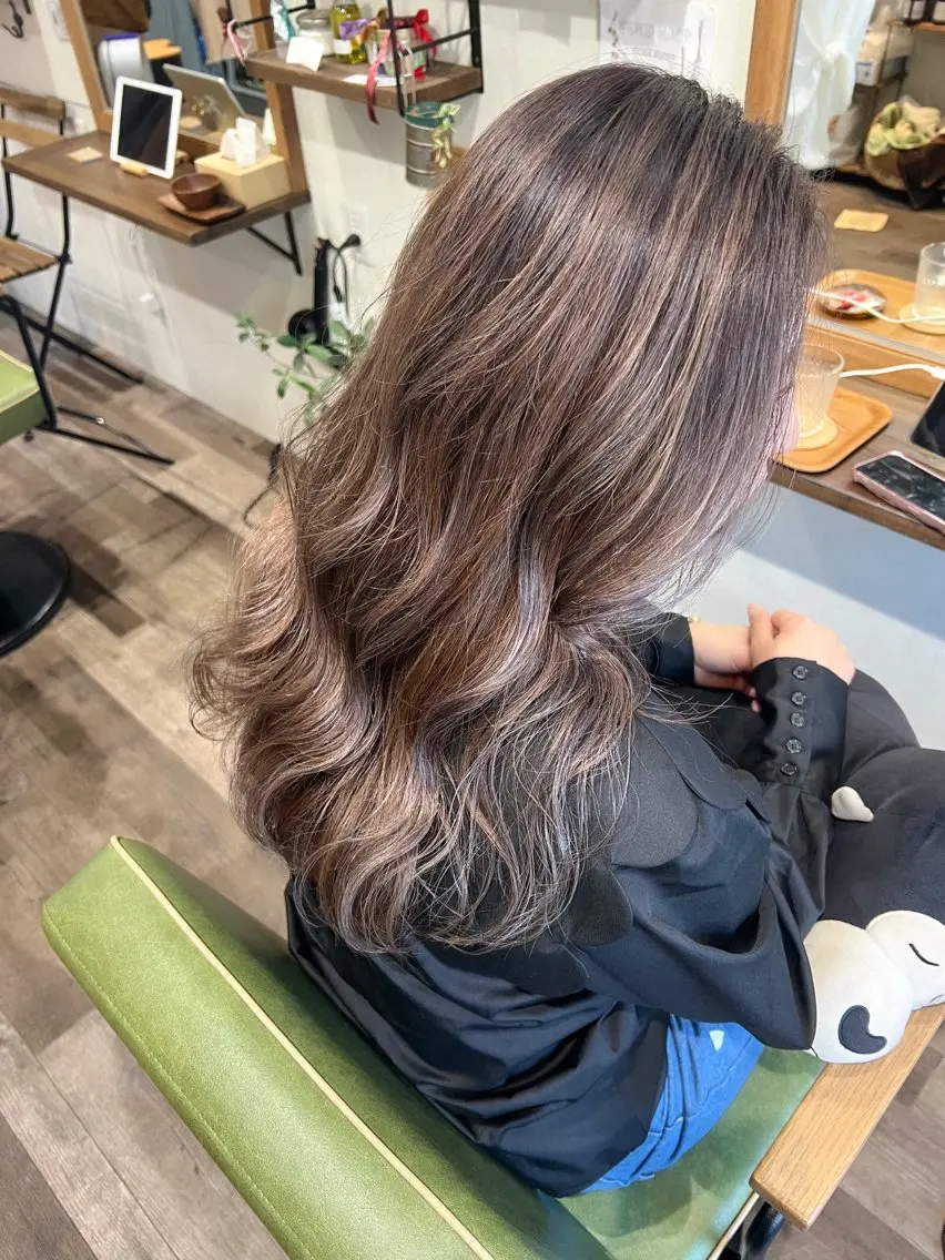 ロング カラー バレイヤージュ ブリーチ レイヤーカット ヘアカラー カラーパティシエ facce🌼ikoのヘアスタイル