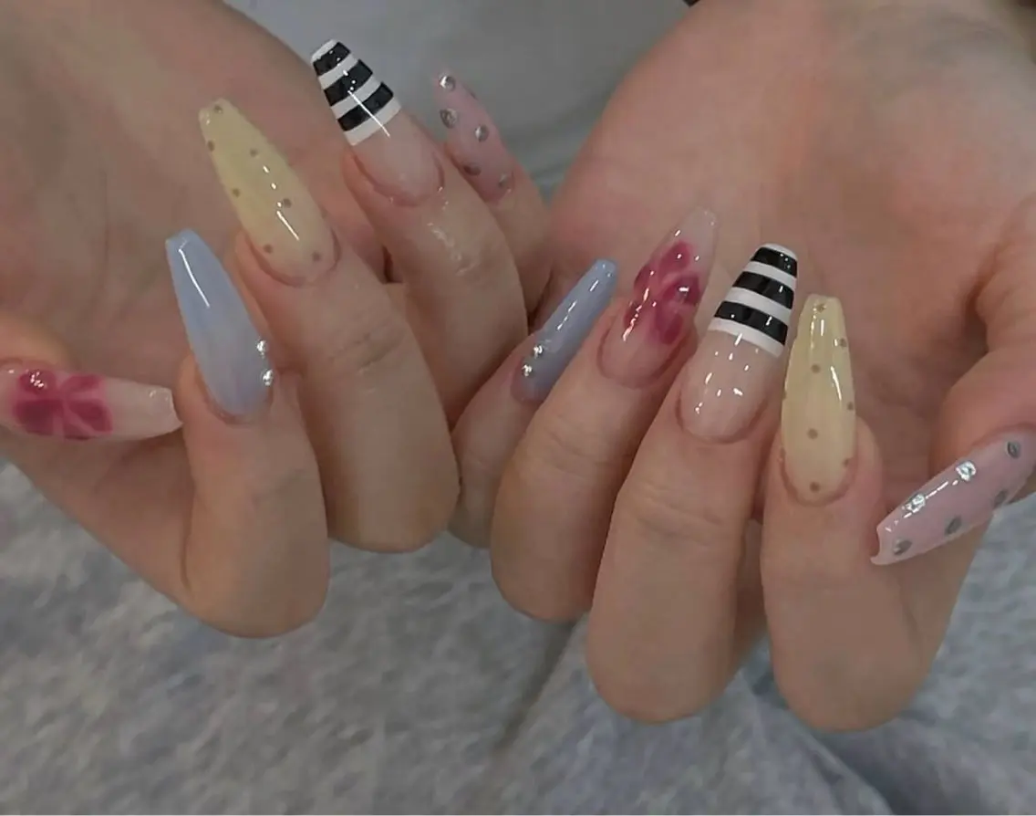 ネイル アートネイル ジェルネイル ニュアンスネイル シンプルネイル ネイルチップ ハンドネイル Lisa Nail Salonのネイルデザイン