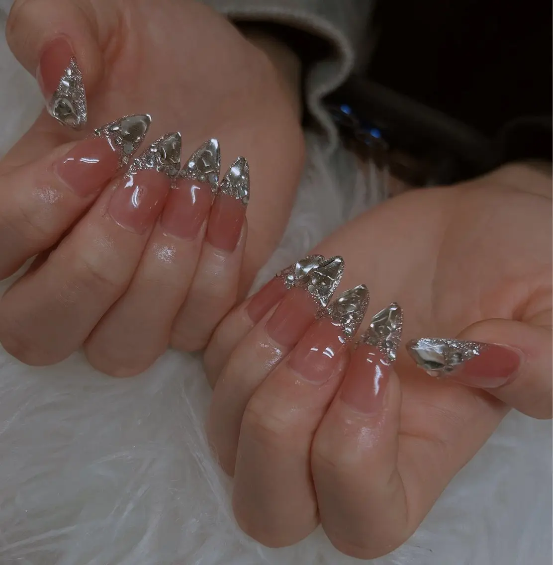 ネイル 長さ出し フレンチネイル キラキラネイル 韓国ネイル ラメ(グリッター) ハンドネイル Lee _nailのネイルデザイン
