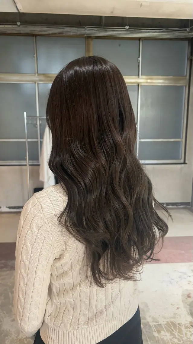 ロング カラー オリーブカラー ヘアカラー 安藤 まりのヘアスタイル