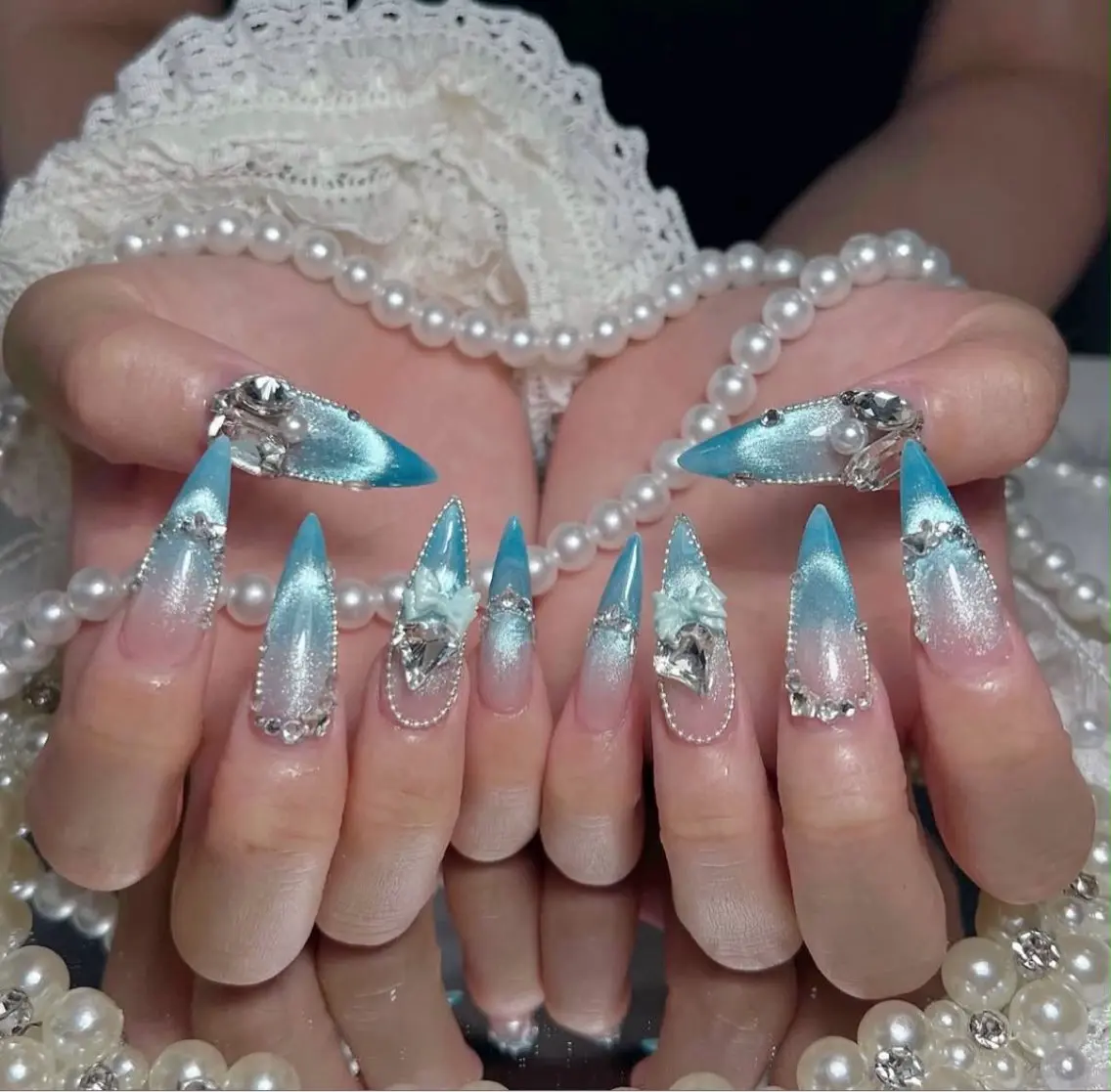 ネイル アートネイル ボルドー フレンチネイル ジェルネイル 氷ネイル・うるうるネイル ハンドネイル Julie Nail Hinのネイルデザイン