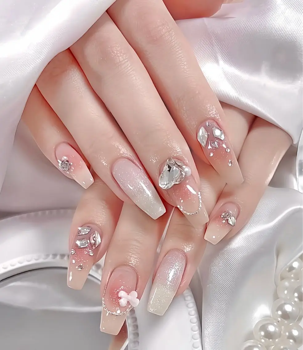 ネイル フレンチネイル ジェルネイル ガラスフレンチ ハロウィン ハート H.baby Nail Salonのネイルデザイン