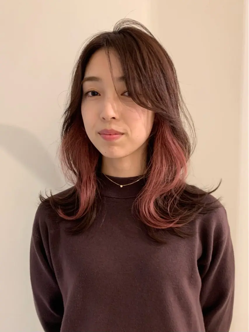 セミロング カラー イヤリングカラー ヘアカラー 落合希 Olivebeigeのヘアスタイル