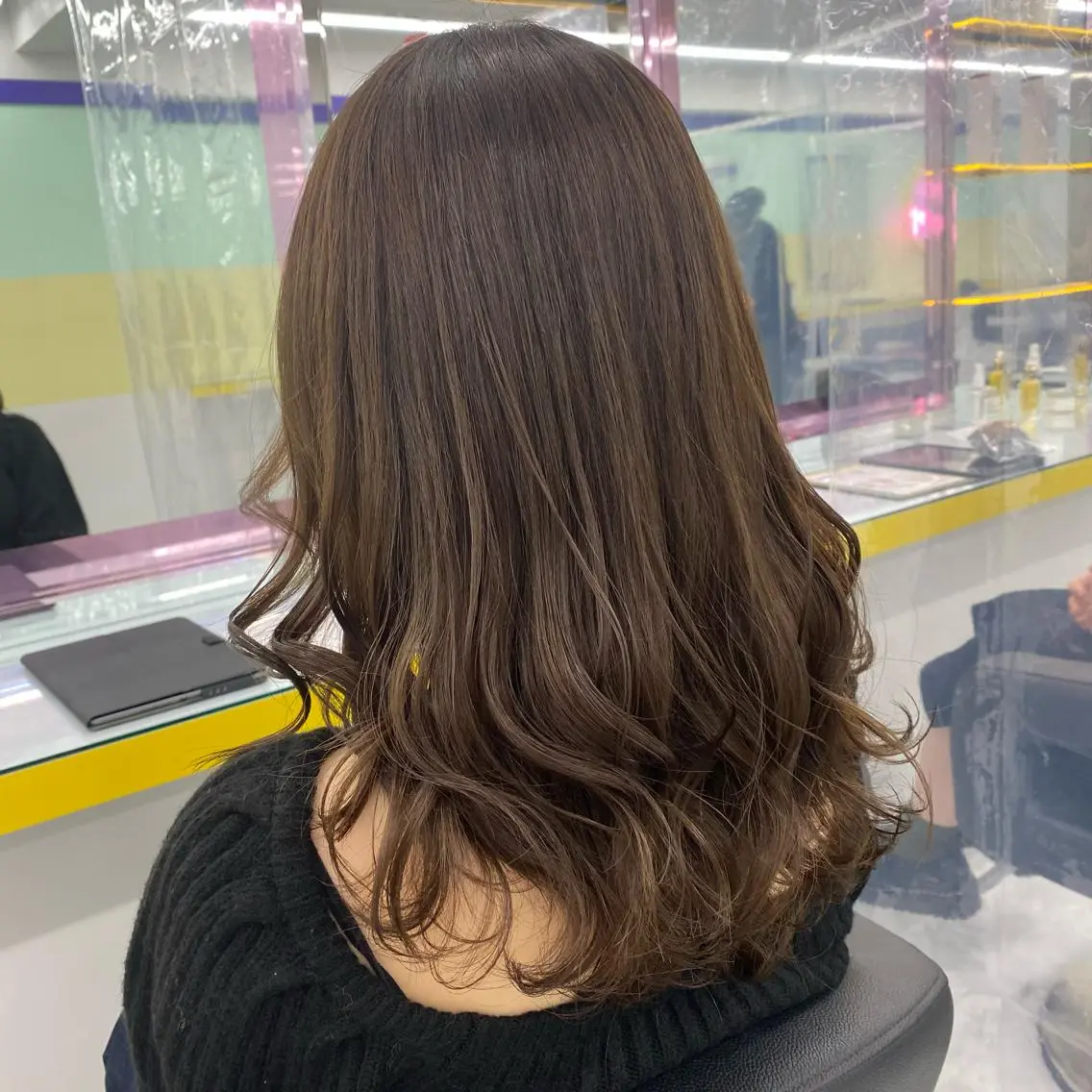 セミロング カラー ヘアアレンジ ヘアカラー トリートメント mai🍑暖色カラー /レイヤー💖のヘアスタイル