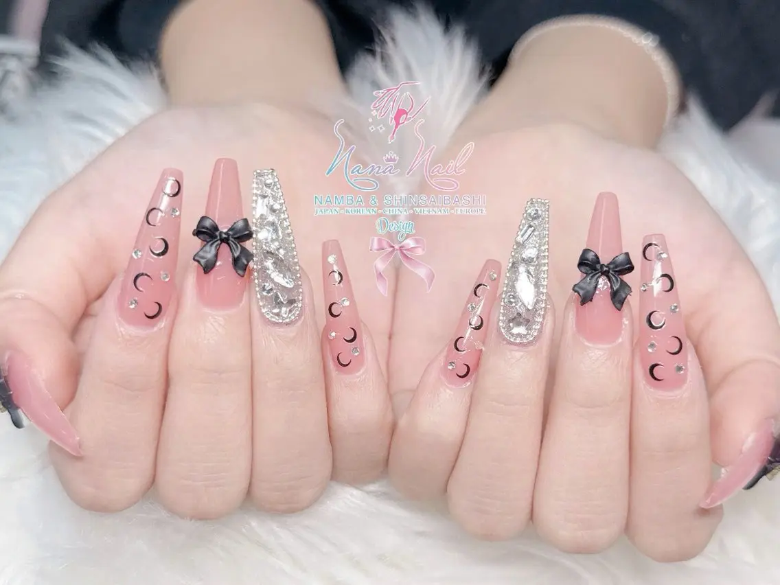 セミロング 韓国風ヘア クリスマス ハンドネイル Linanail Nambaのマツエク・マツパデザイン