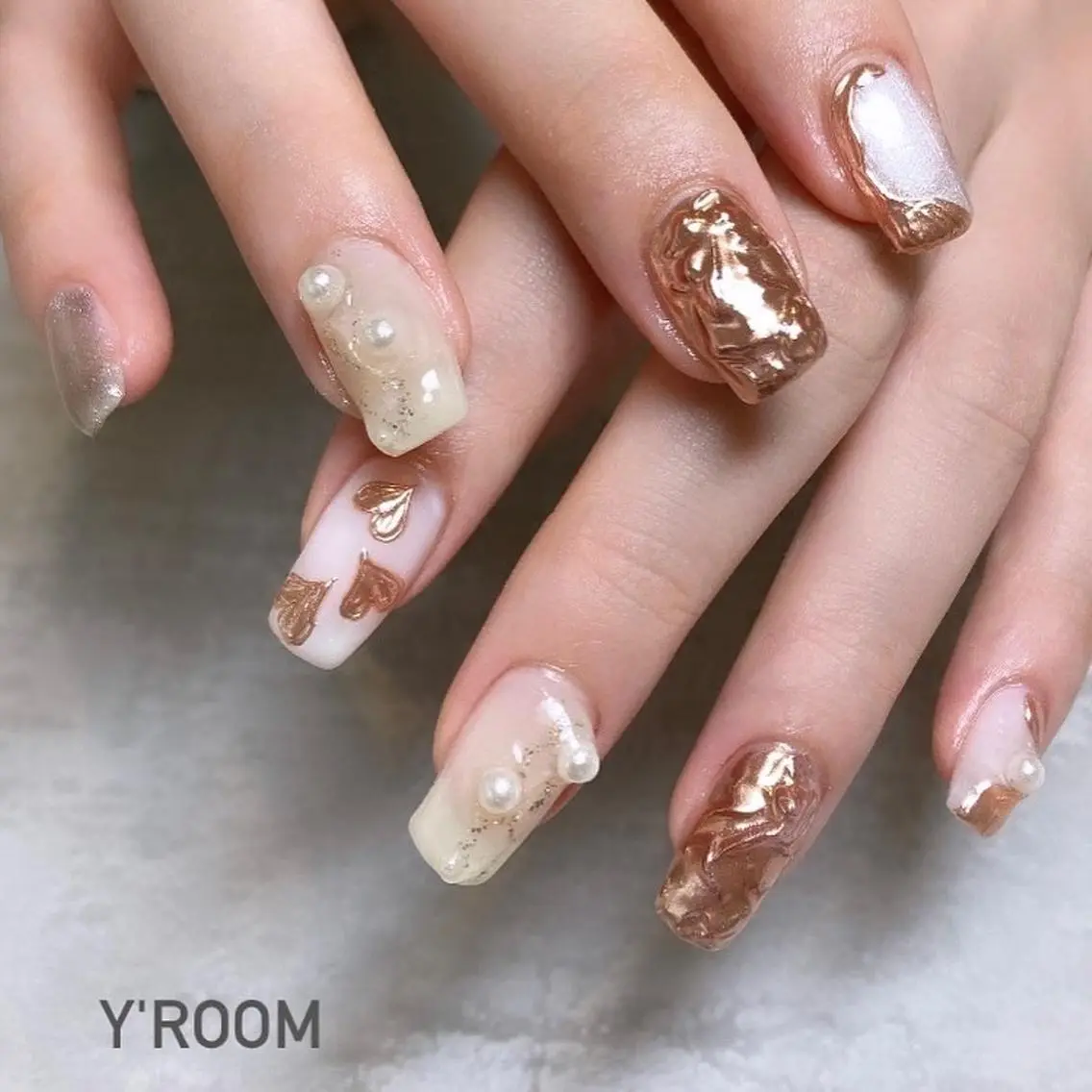 ネイル オーロラネイル フラッシュネイル フットネイル ジェルネイル 氷ネイル・うるうるネイル ハンドネイル YUKA （ネイリスト）のネイルデザイン