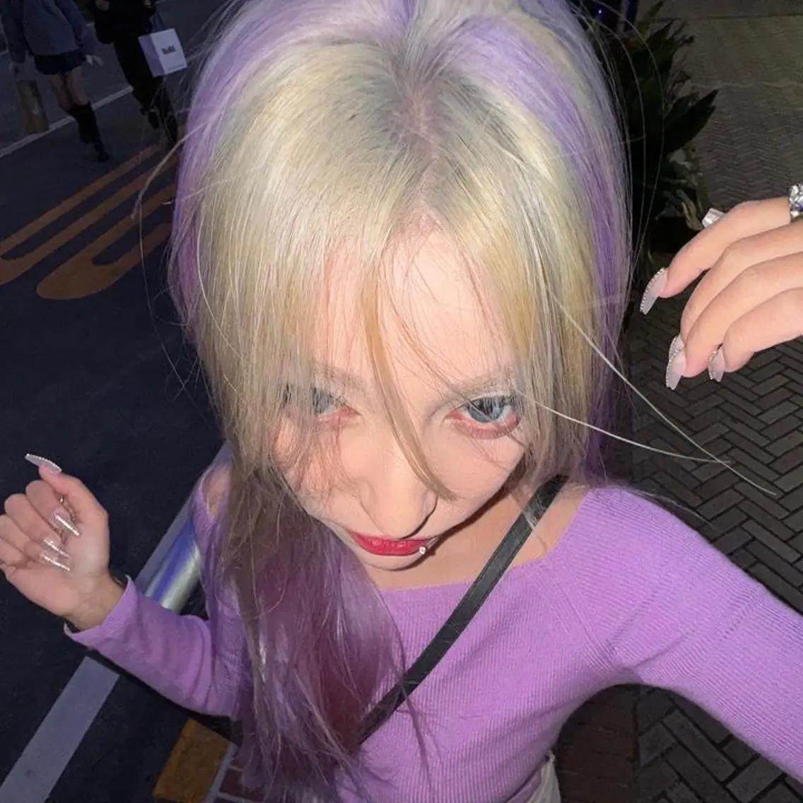 ロング カラー ベージュカラー パープルカラー ホワイトベージュ ﾌﾞﾚｲｽﾞ˚✧₊⁎ ﾚｲﾔｰToriのヘアスタイル