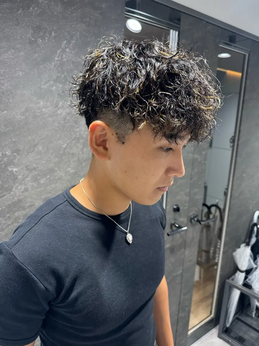 パーマ メンズ スペインカール カット パーマ 宮原 和斗のヘアスタイル