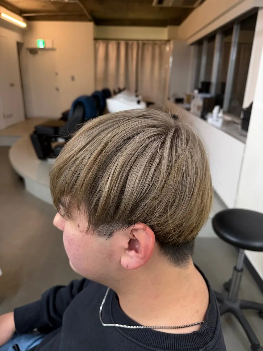 ショート カラー メンズ ベージュカラー ミルクティーベージュ ヘアカラー ウチダ🦖 メンズカラーのヘアスタイル