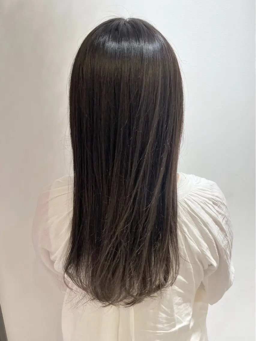 カラー ヘアカラー 冨森 瑠海のヘアスタイル