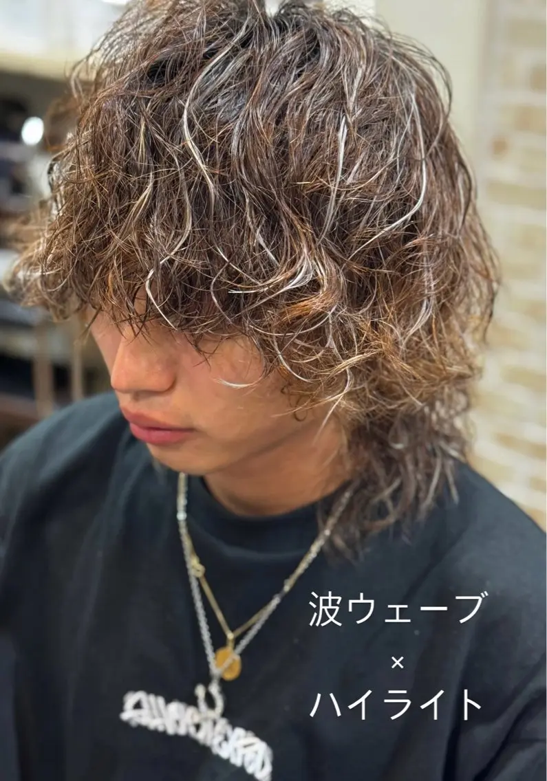 セミロング カラー パーマ メンズ メンズハイライト メンズパーマ メンズウルフカット セミロングパーマ ハイライトカラー カット パーマ トリートメント 小林 光紗のヘアスタイル