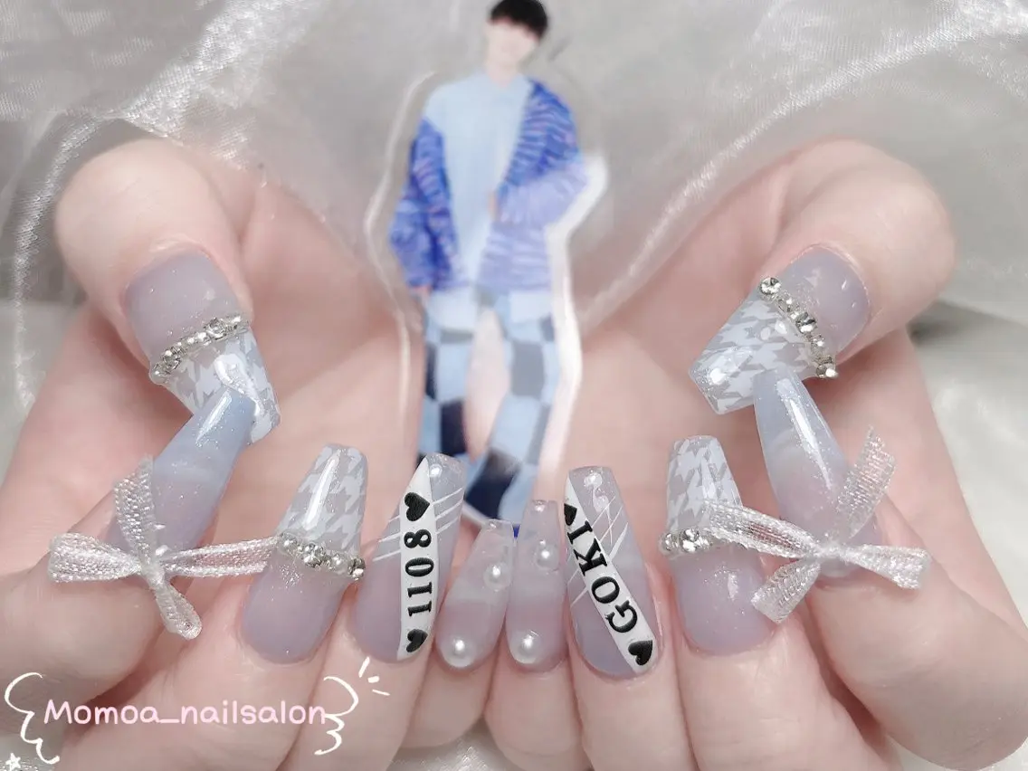 ネイル 成人式 ロングネイル マグネットネイル 大理石ネイル(マーブル) 持ち込み ハンドネイル MoMoA Nail ネイル長さ出し専門店のネイルデザイン