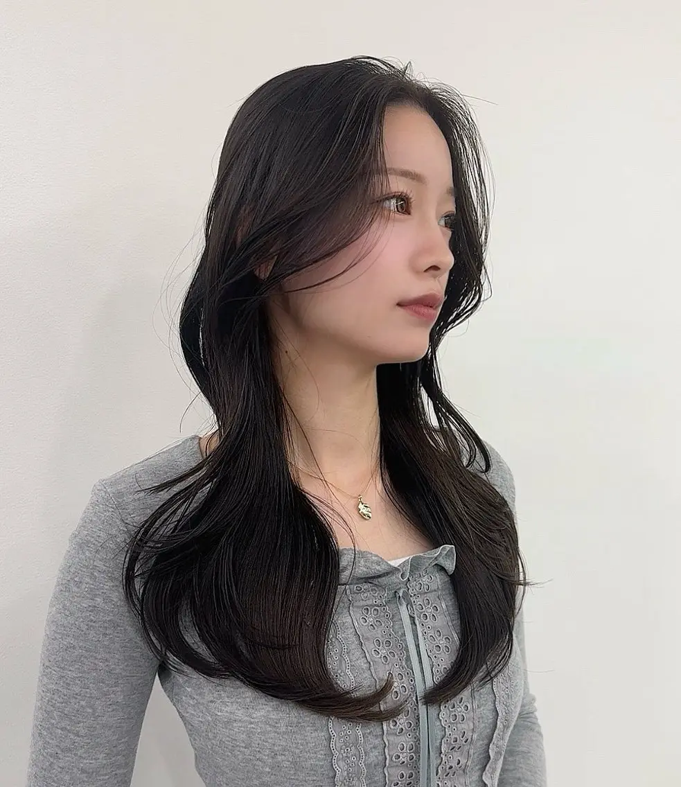 ロング レイヤー・ブリーチ kiyotoshiのヘアスタイル