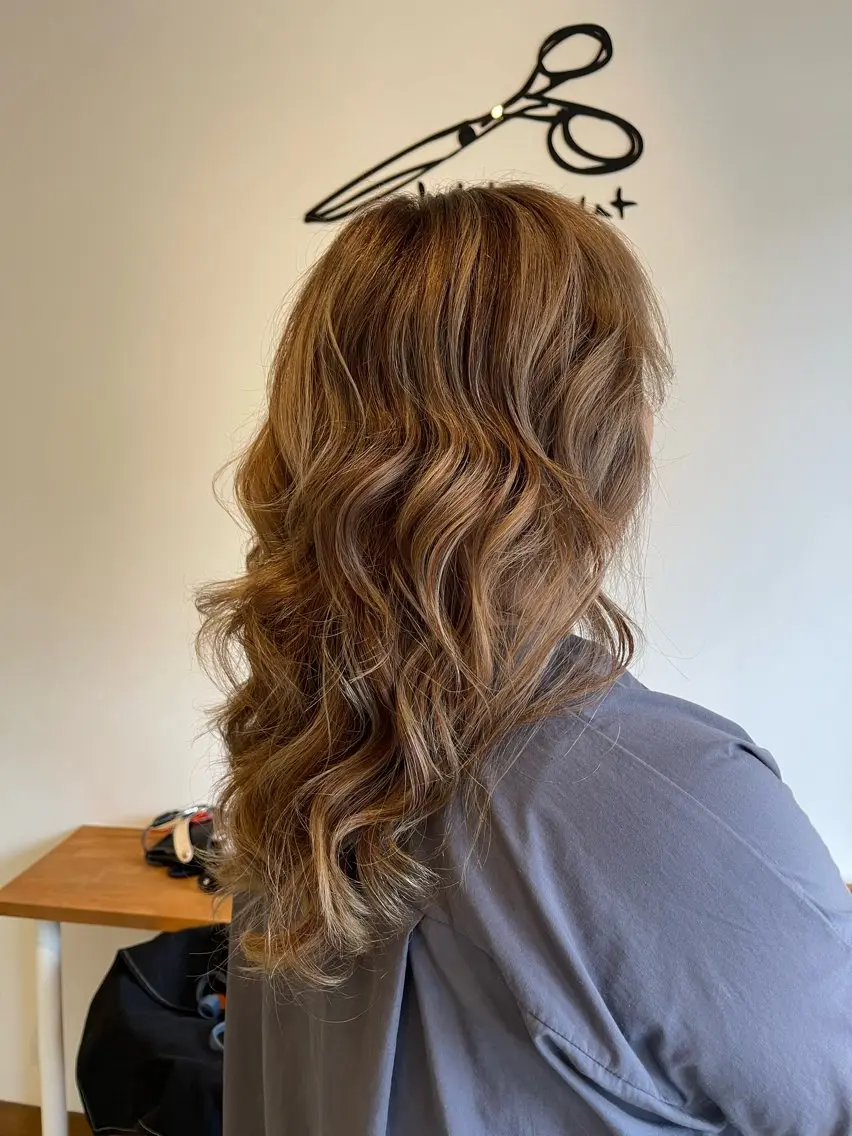 ロング カラー ハイライトカラー ハイライト カット ヘアカラー chill out 甲斐千尋のヘアスタイル