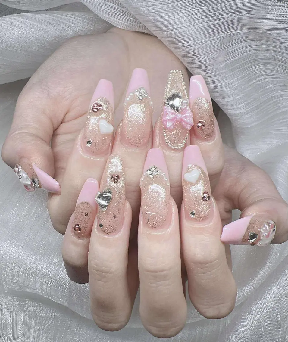 ネイル 長さ出し グラデーション 卒業式 キラキラネイル マグネットネイル ハンドネイル Lee Nailsのネイルデザイン