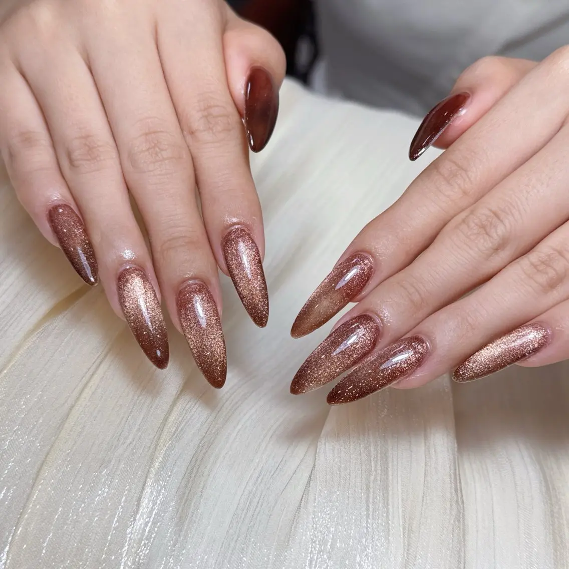 ネイル アートネイル オーロラネイル フラッシュネイル ガーリー キラキラネイル ハンドネイル Una NAILMANAMIのネイルデザイン