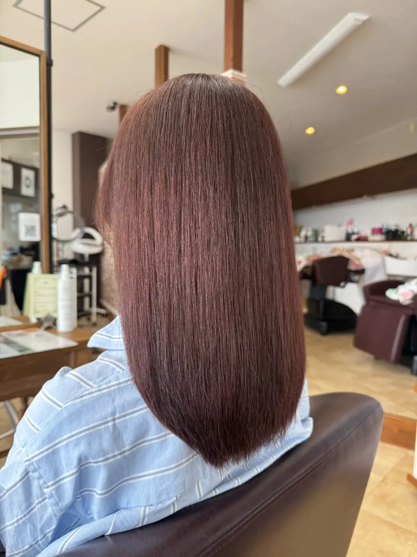 セミロング カラー ブリーチ ブラウンカラー ブリーチなしカラー ピンクカラー ピンクブラウン カット ヘアカラー 上村華女 髪質改善カラーのヘアスタイル