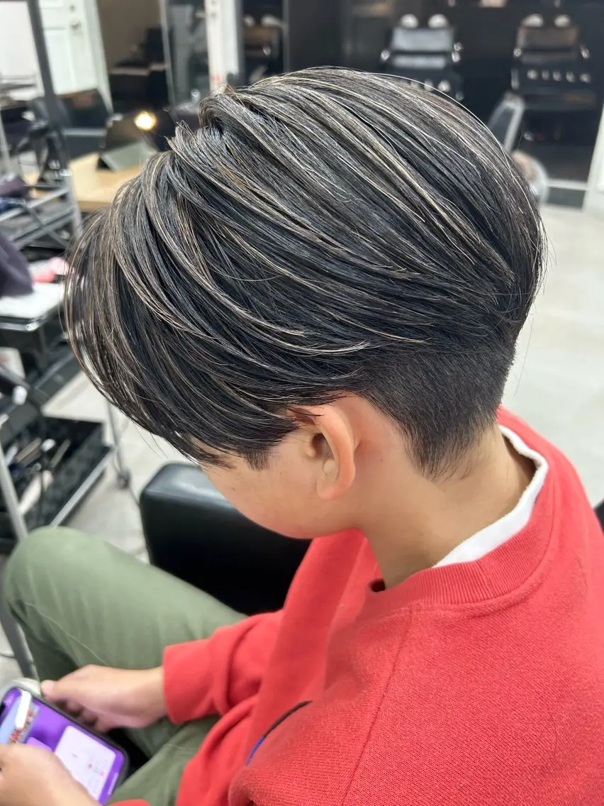 ショート カラー ハイライトカラー ハイライト RYOSUKE ハイトーンのヘアスタイル