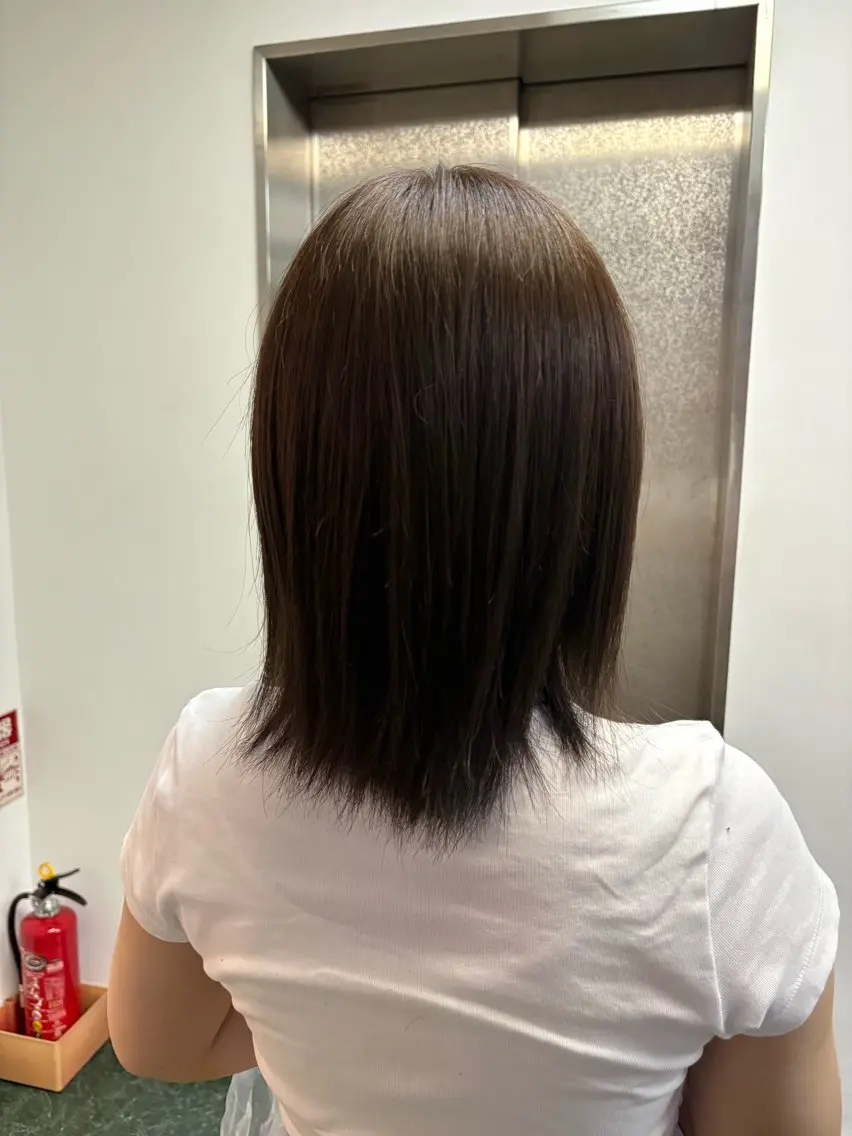 ミディアム カラー アッシュ アッシュブラウン ブリーチ ブラウンカラー くすみブラウン ヘアカラー トリートメント saya （サヤ）のヘアスタイル