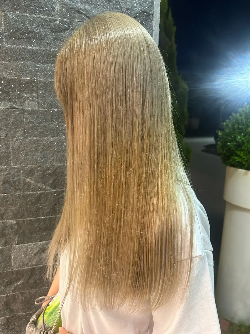 カラー 海外カラー白髪ぼかし ティファニーサユリのヘアスタイル