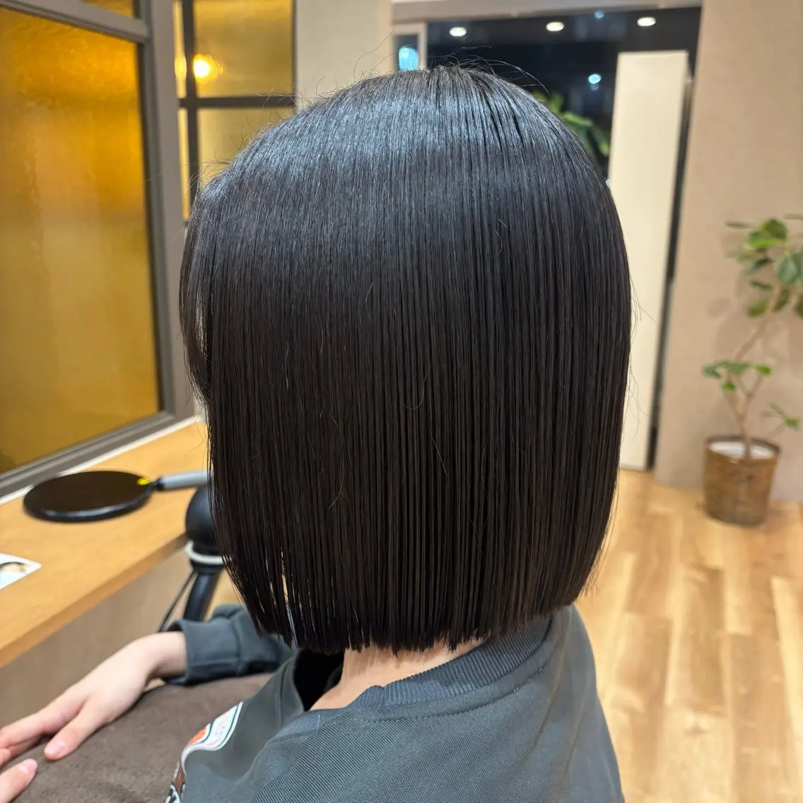 ミディアム 切りっぱなしボブ ボブ 小西 七菜子のヘアスタイル