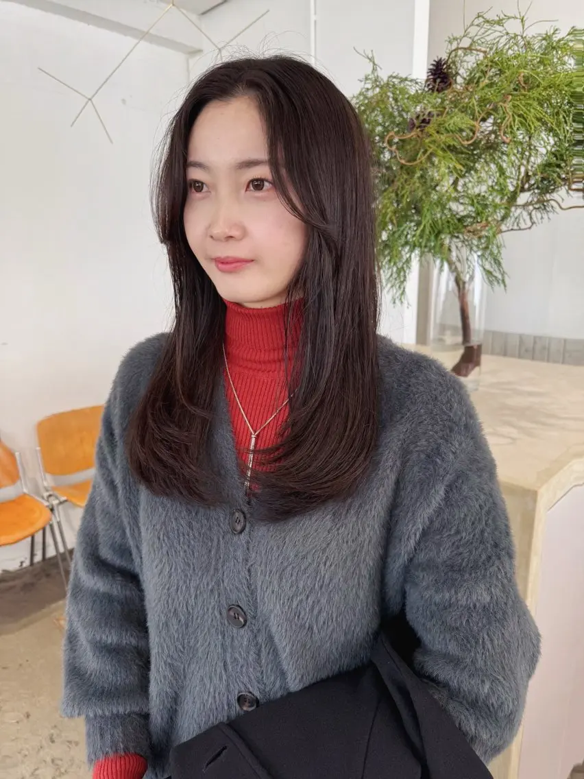 セミロング カラー ブラウンカラー グレージュ 顔まわりレイヤー 顔周りカット レイヤーカット スギヤマ ショウゴのヘアスタイル