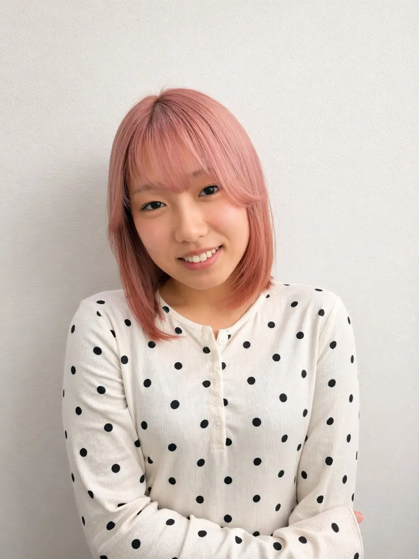 セミロング カラー ベージュカラー ピンクカラー ピンクベージュ ヘアカラー ハイトーン🪼派手髪 mahoのヘアスタイル