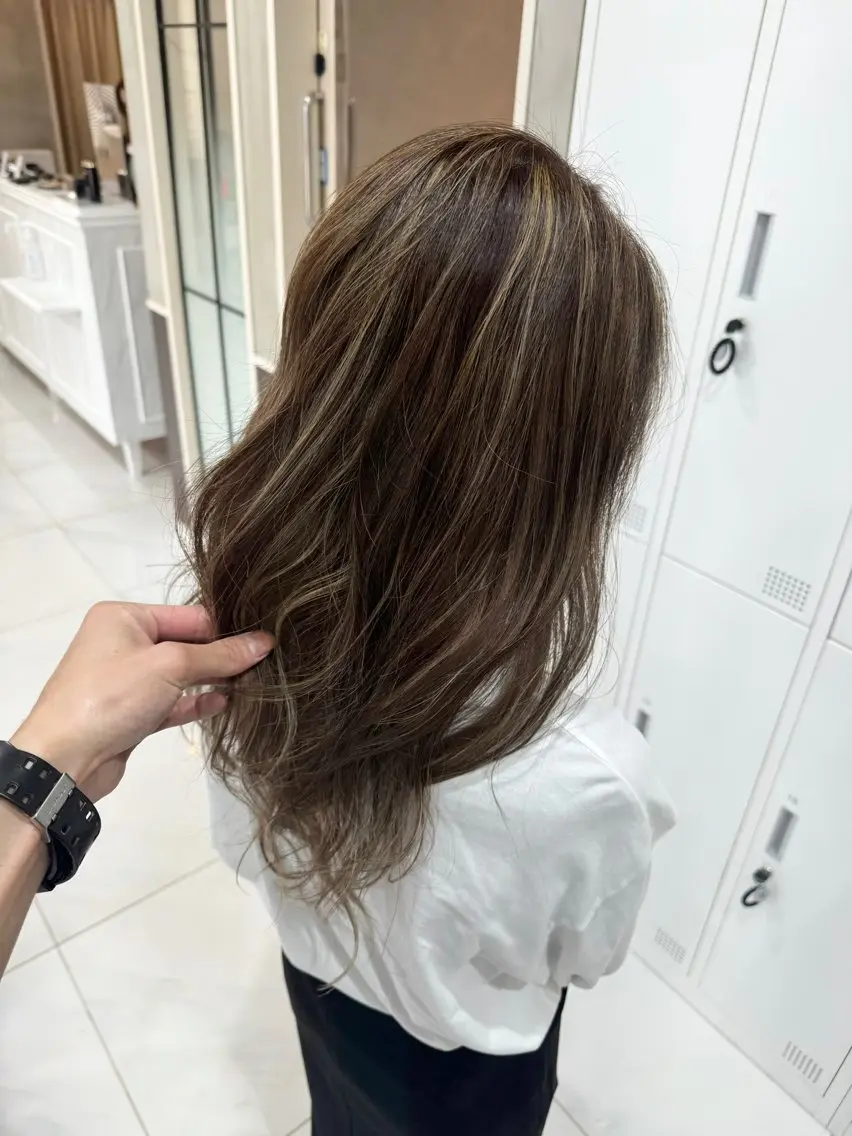 ロング カラー ベージュカラー ブリーチ ケアブリーチ ハイライトカラー ハイライト グランデュール焼津 SEIRYU🐉のヘアスタイル