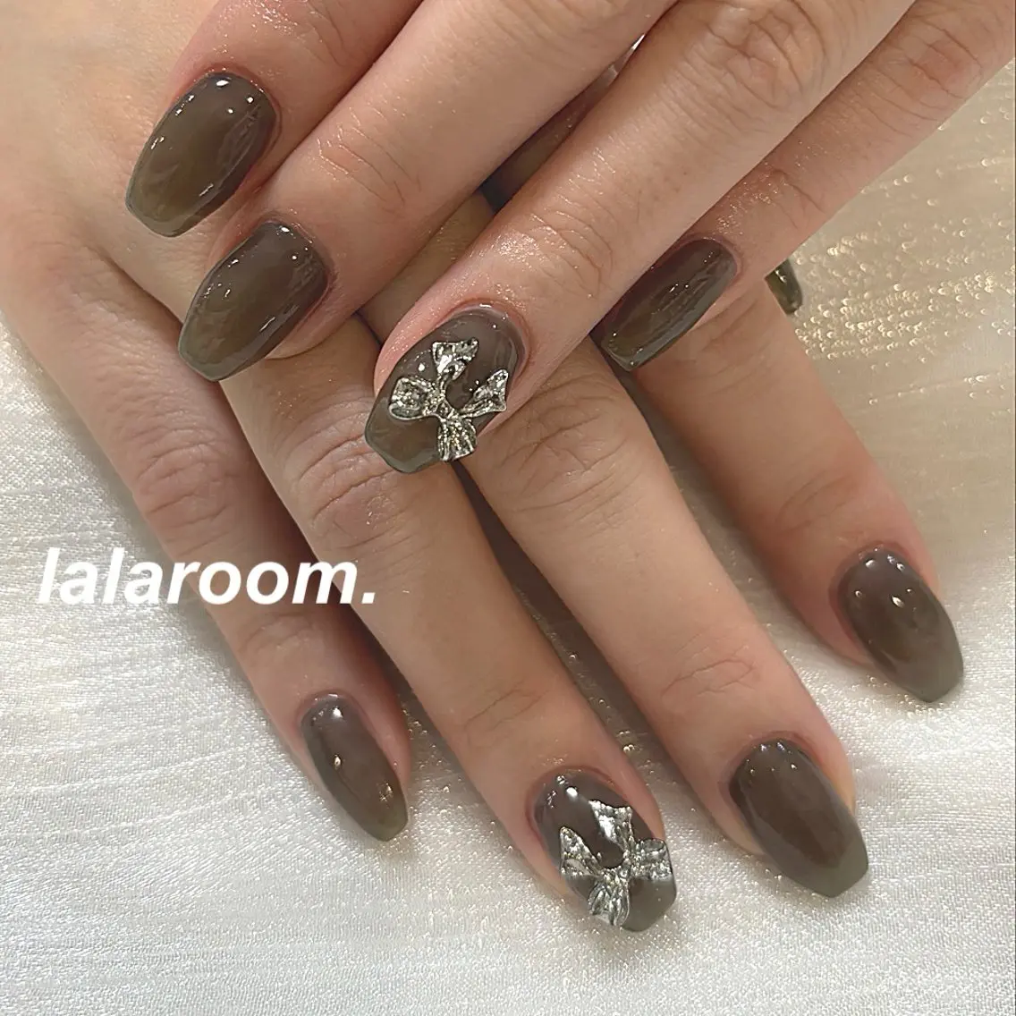 ネイル キラキラネイル マグネットネイル オフィスネイル ワンカラーネイル シンプルネイル ハンドネイル lala room.のネイルデザイン
