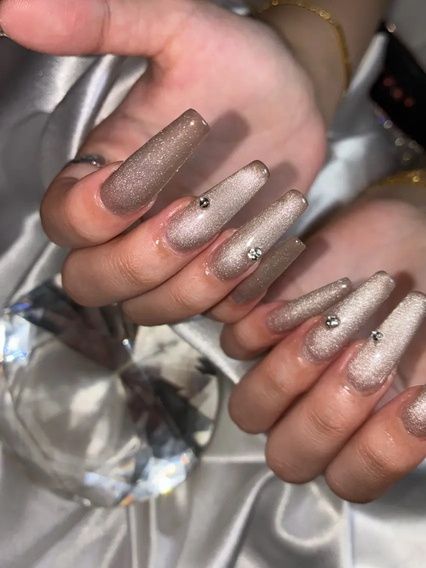 ミディアム ハンドネイル YOKOSUKA NAILS💅🩶のネイルデザイン