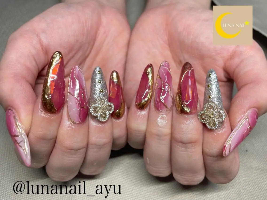 ロング LUNA NAIL ayuのネイルデザイン