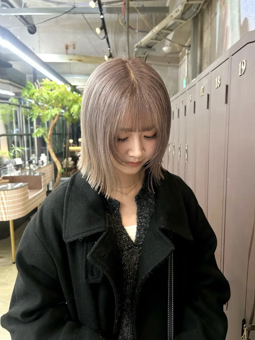 ミディアム カラー ブロンド グレージュ ハイトーンカラー ヘアカラー 伊藤ほのか/パーマ /酸性ストレートのヘアスタイル