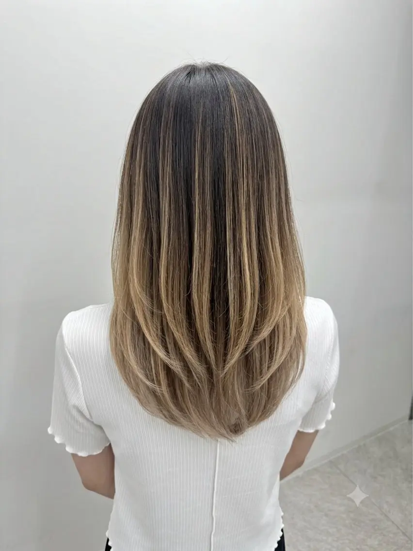 セミロング 透明色艶カラー× レイヤー/ツバサのヘアスタイル