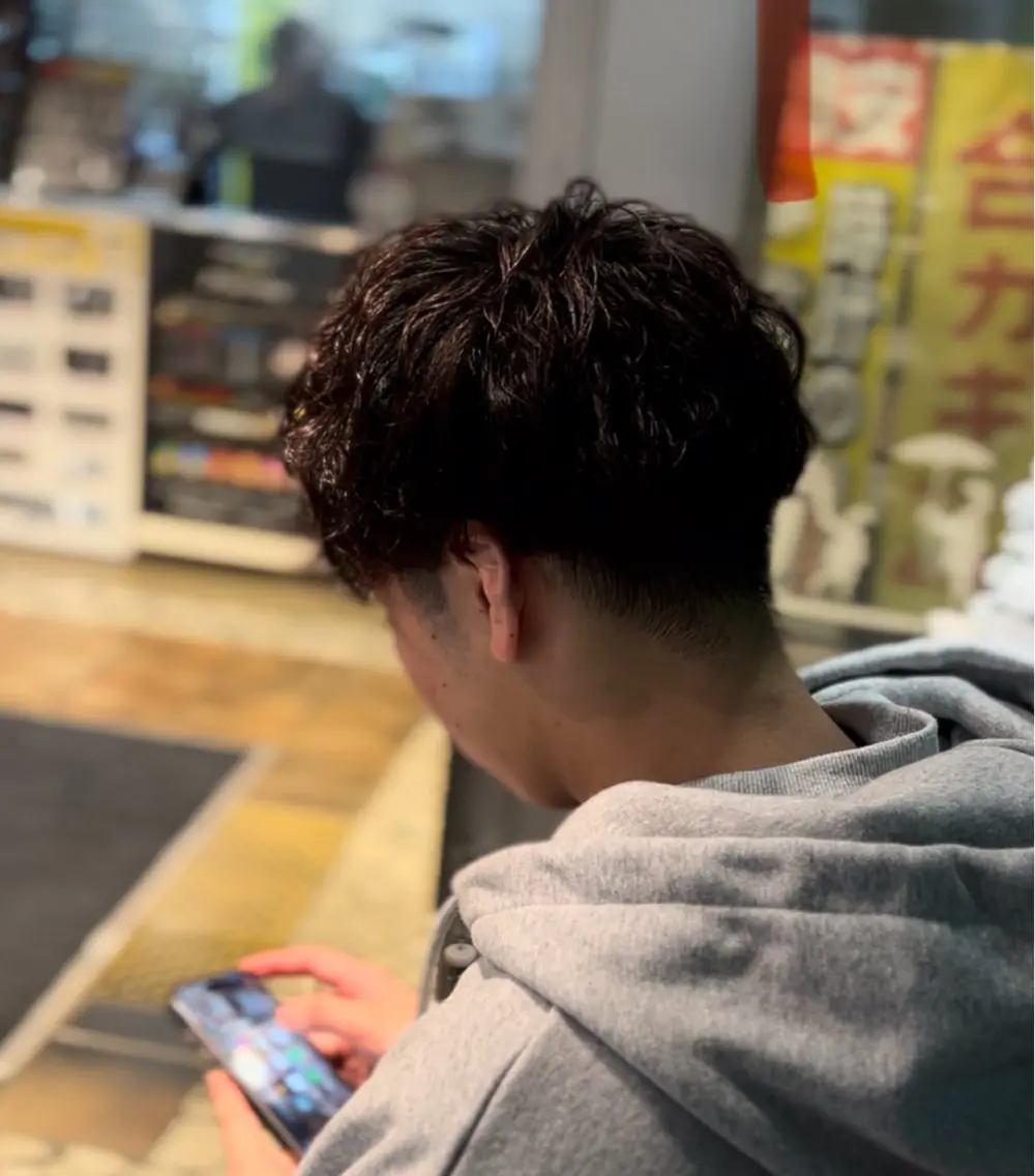 ミディアム メンズ ミディアムパーマ メンズパーマ ツーブロック 刈り上げ FRISEUR/山本 美芽のヘアスタイル