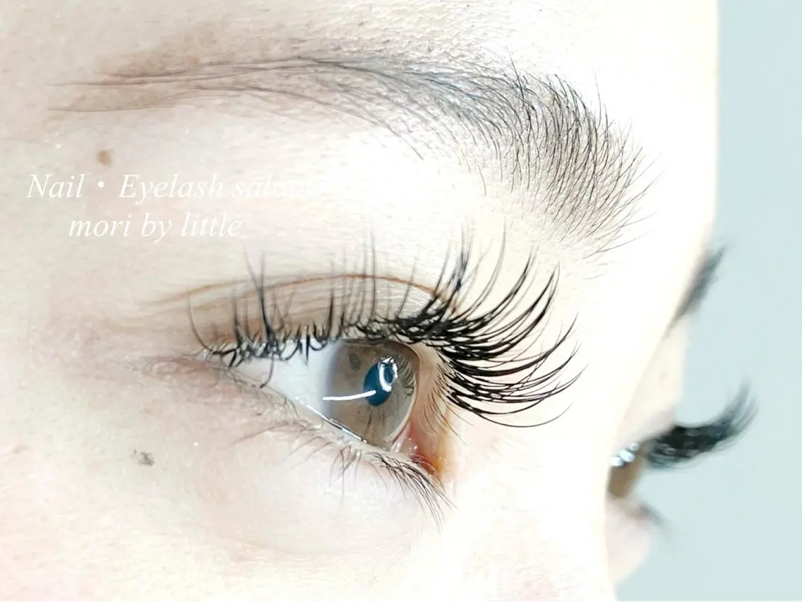 【ナチュラルeye】モチ重視◎ダブルフラットラッシュ60束(濃さの目安120本)✨(オフあり)LEDに変更+1500円の写真