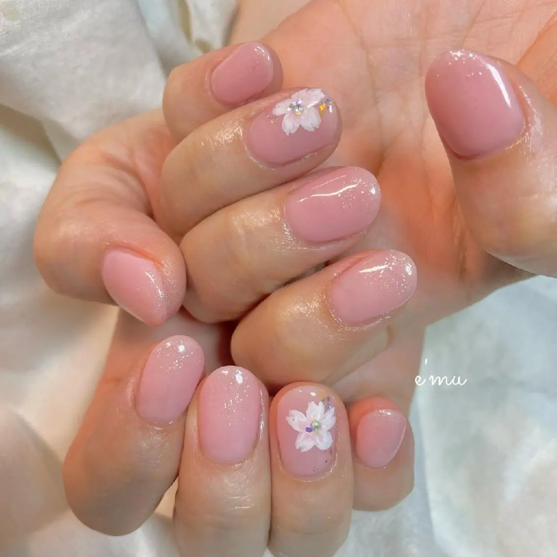 ネイル 桜ネイル フラワーネイル オフィスネイル ワンカラーネイル 春ネイル ハンドネイル nail salon e'mu💐のネイルデザイン