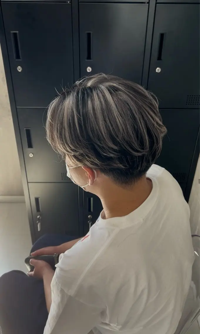 【メンズ🔥】ハイライトブリーチ(ホイル10枚)+ダメージレスカラーの写真
