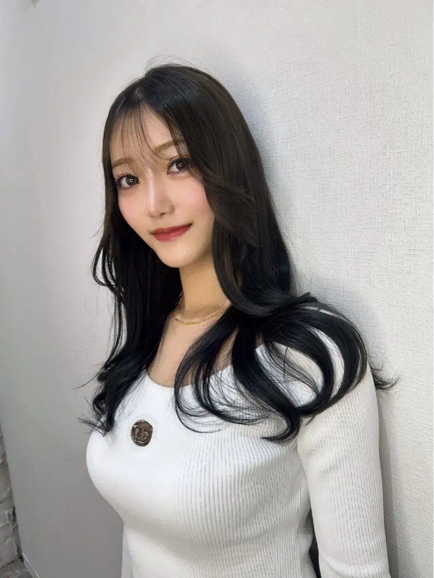 セミロング カラー オリーブカラー レイヤーカット カット ヘアカラー トリートメント レイヤーカット BLend 渋谷のヘアスタイル