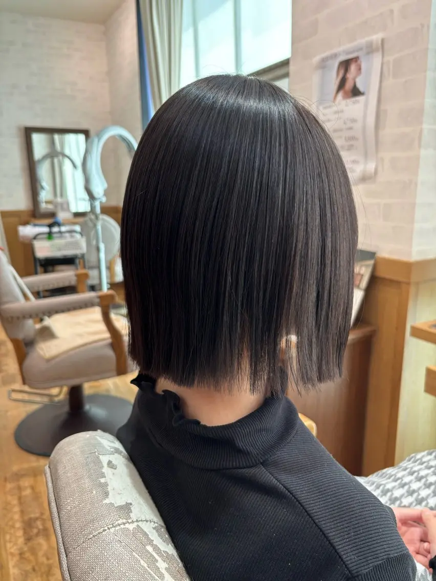 ミディアム 切りっぱなしボブ ミディアムパーマ ボブ カット ヘアカラー トリートメント 杉山 晃太のヘアスタイル