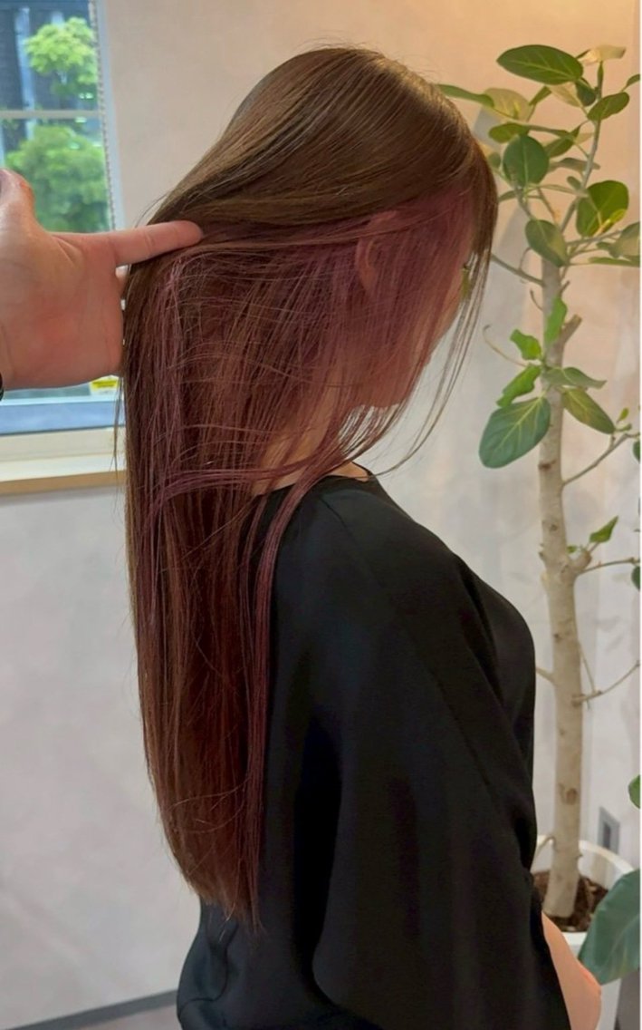 ロング ヘアカラー 黒野 菜月のヘアスタイル