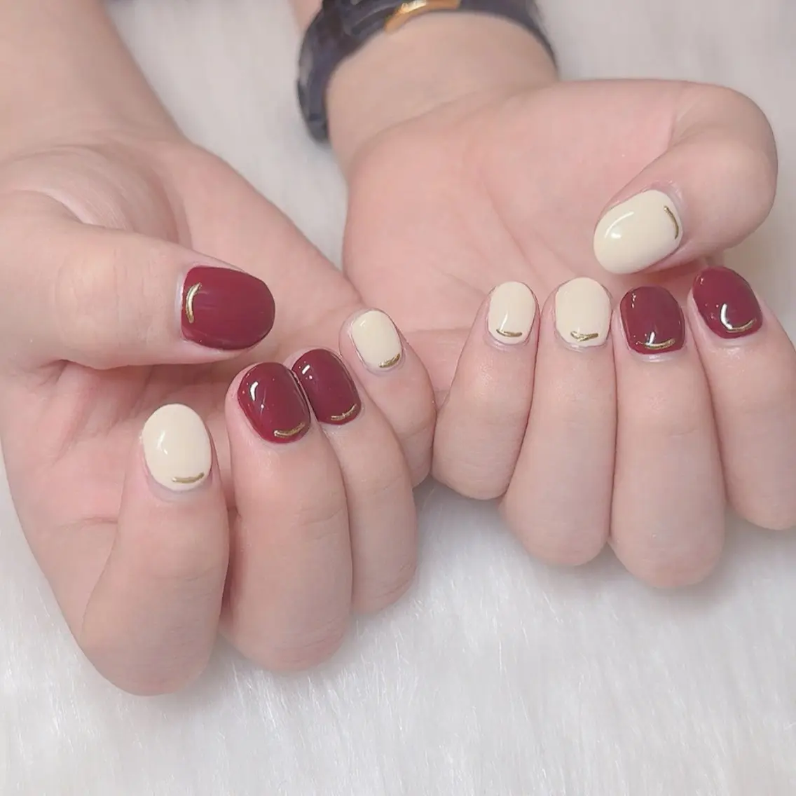 ネイル ボルドー ゴールド ホワイト ハンドネイル ラクロレ ニナ🎀 中野駅徒歩5分🐾のネイルデザイン