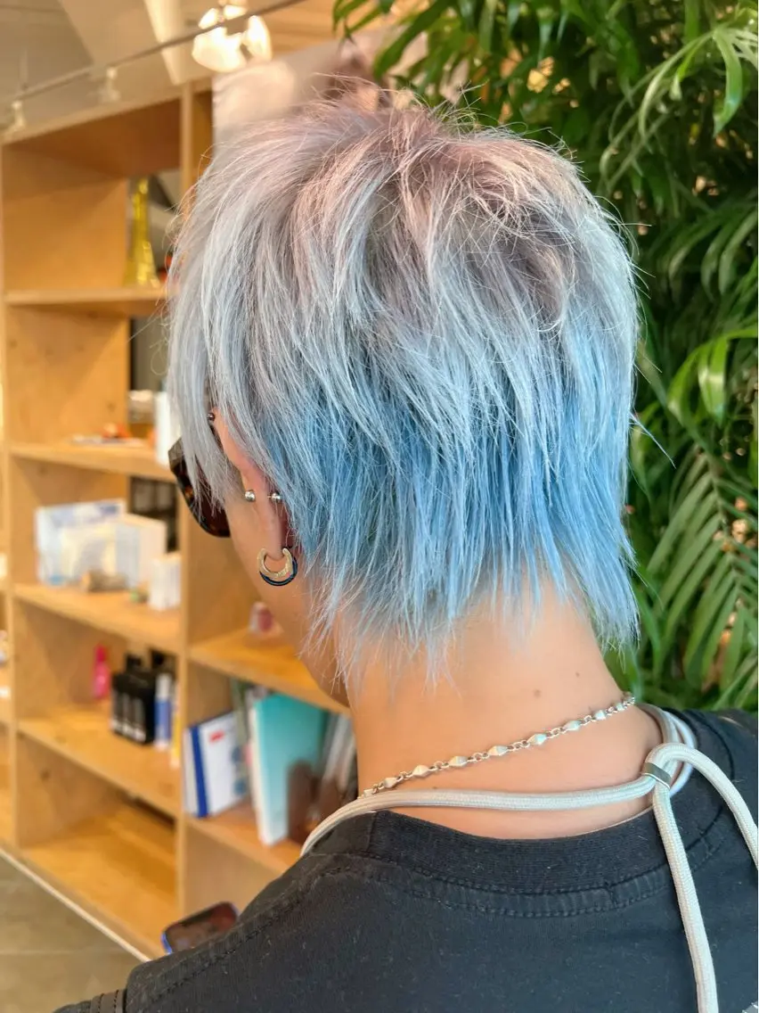 ショート カラー ブリーチ ハイトーンカラー シルバー ホワイトシルバー ヘアカラー トリートメント メテオ ／ヘアカラー 西川菜実のヘアスタイル