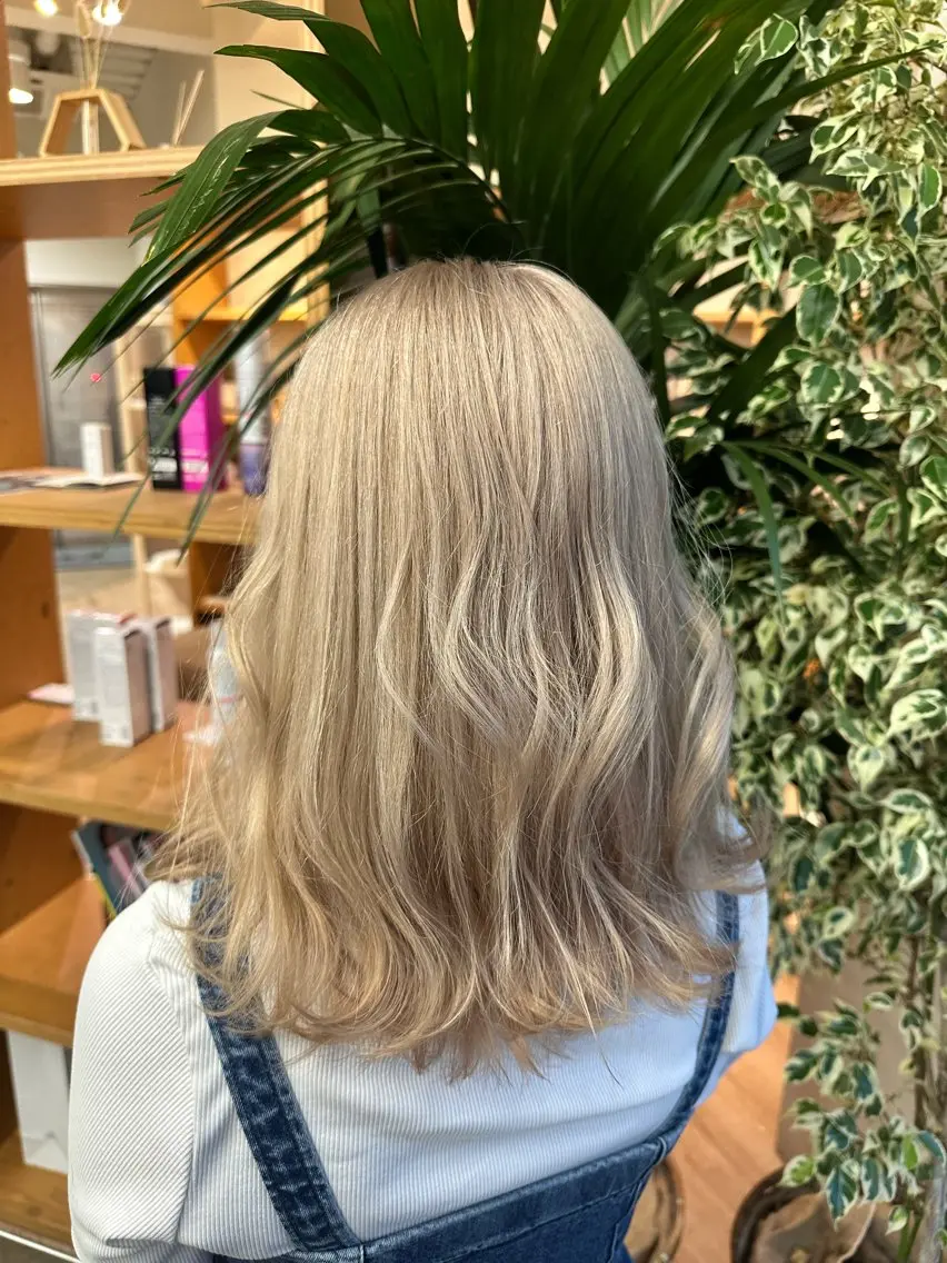 カラー ベージュカラー ブロンド ブロンドベージュ ヘアカラー トリートメント ブリーチカラー/ わきたちえ🌻のヘアスタイル
